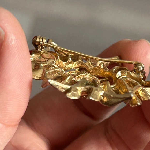 SARAH COVENTRY Elegant Gold Floral Earrings and brooch jewelry set 🙋♀️ - Picture 8 of 9